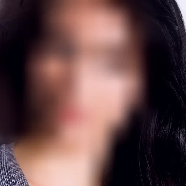 Anna, 37