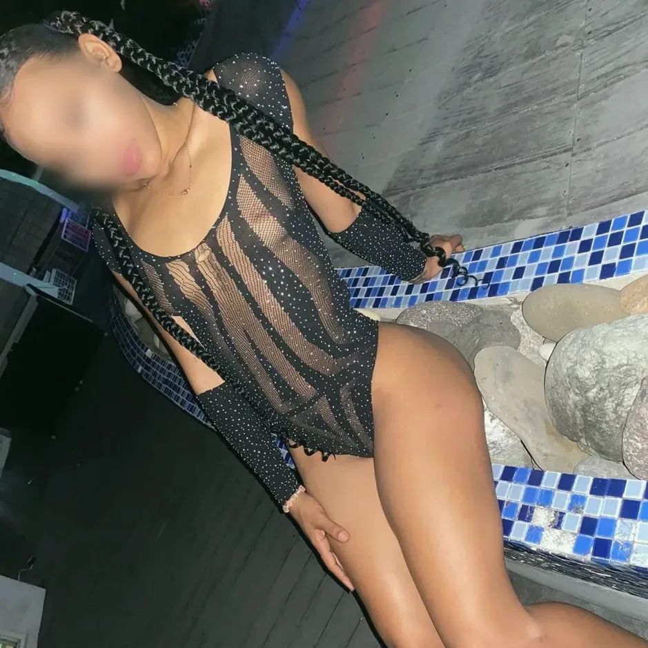 Büsra, 20