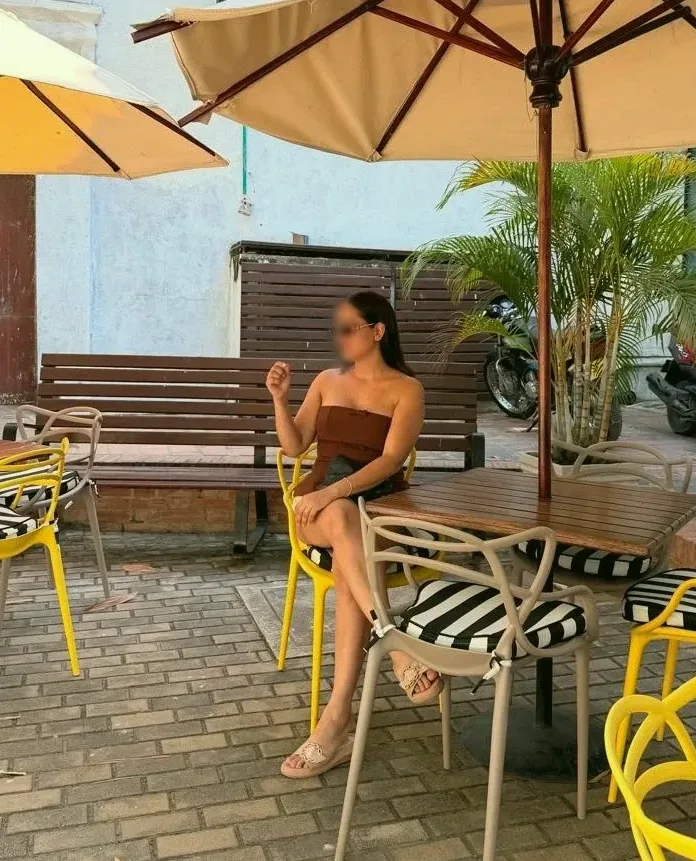Helena, 30