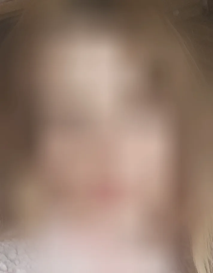 Jasmin, 28