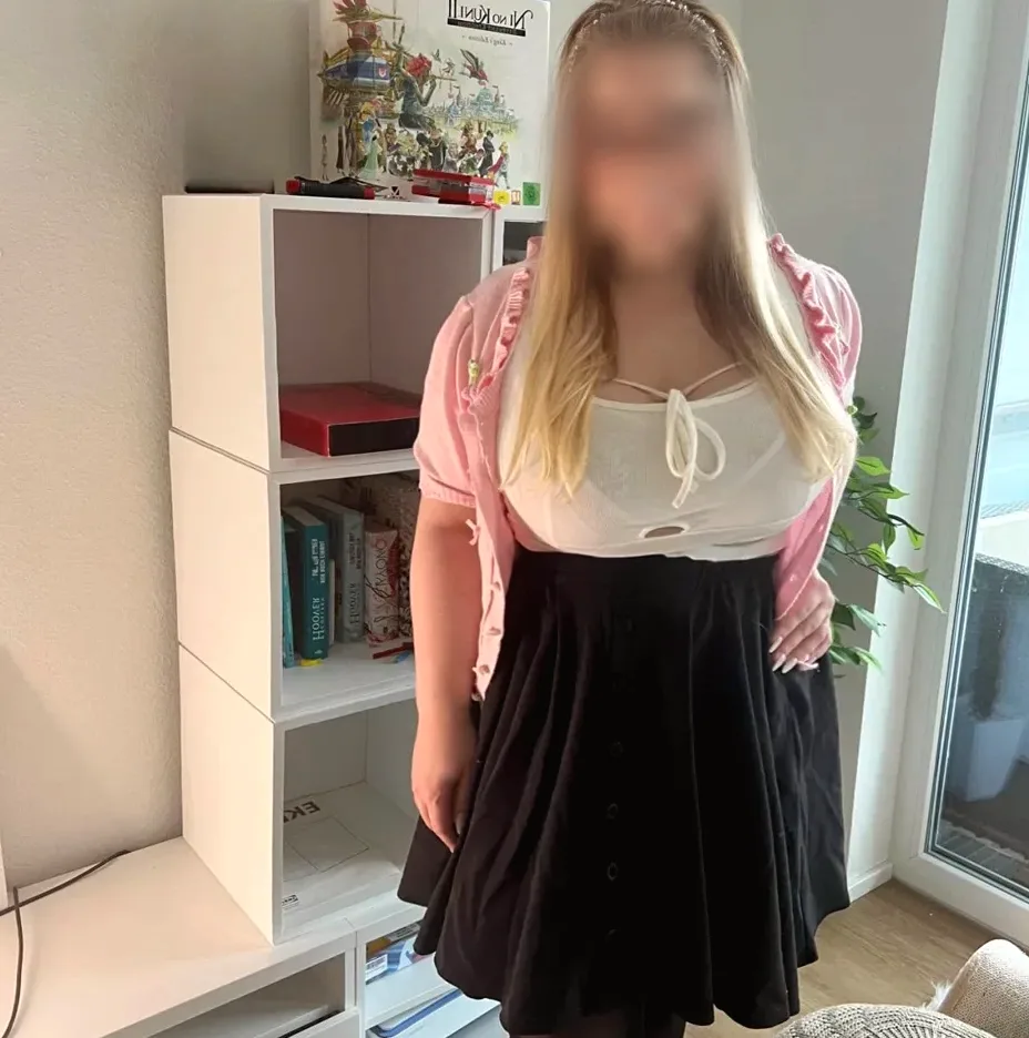 Josephine, 32