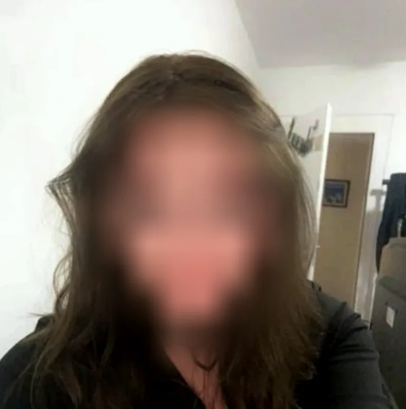 Julia, 25