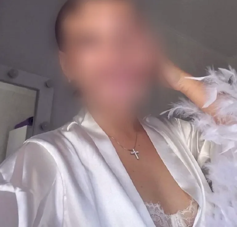Melina, 25